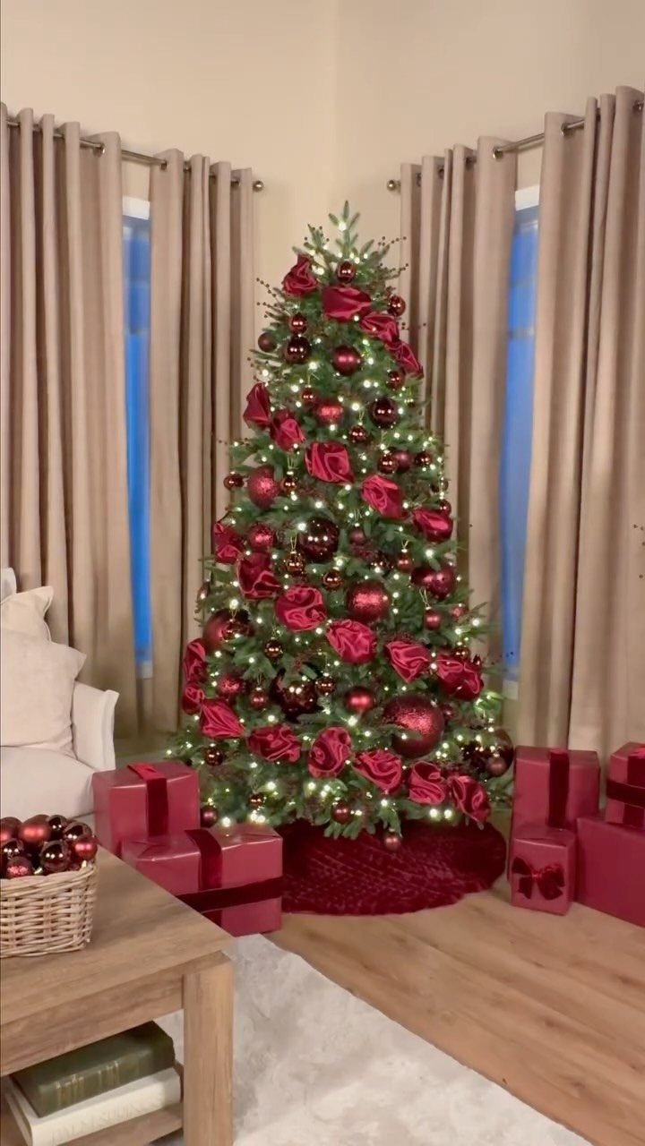 All Red Christmas Tree Decorations: 7 Ideas for Monochrome Style 1 A green Christmas tree decorated with red glass baubles, red roses, and warm lights.